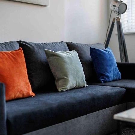 2 Bedroom House-Driveway - Bournemouth Hospital - Long Stay Discounts - Lima Apartments Ltd Ngoại thất bức ảnh