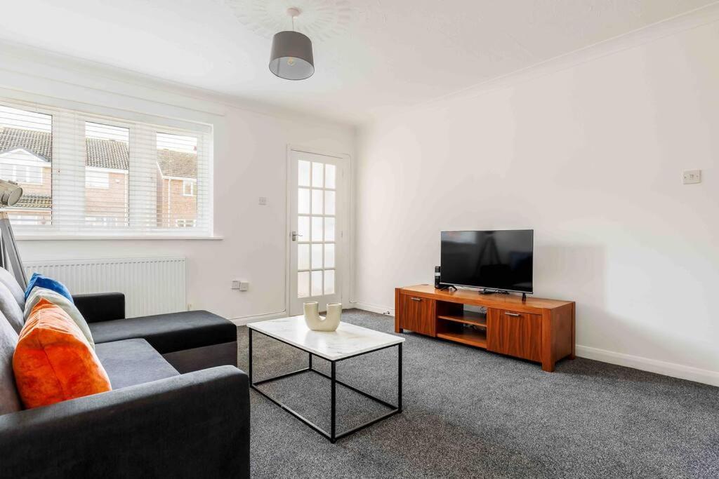 2 Bedroom House-Driveway - Bournemouth Hospital - Long Stay Discounts - Lima Apartments Ltd Ngoại thất bức ảnh