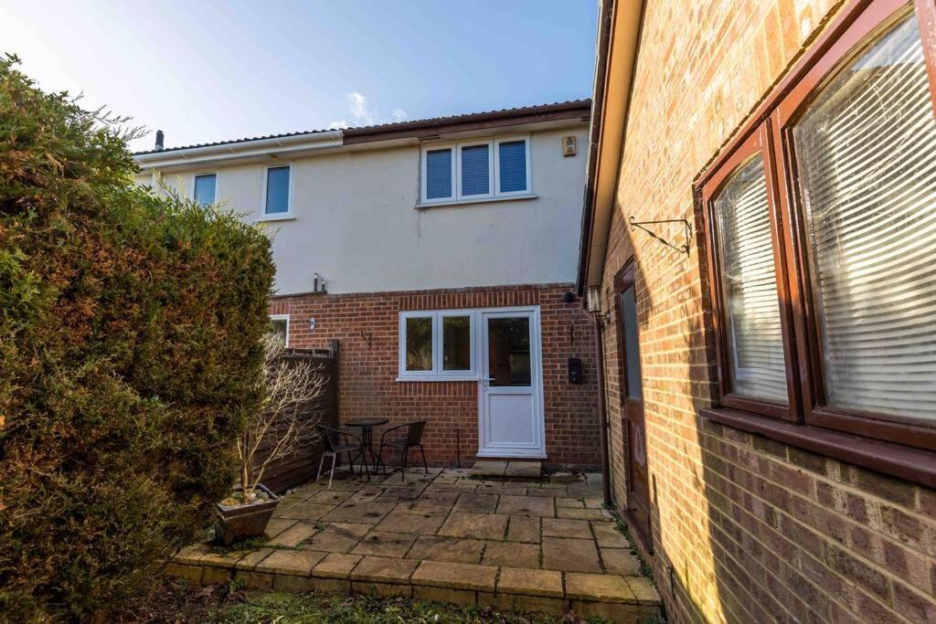 2 Bedroom House-Driveway - Bournemouth Hospital - Long Stay Discounts - Lima Apartments Ltd Ngoại thất bức ảnh