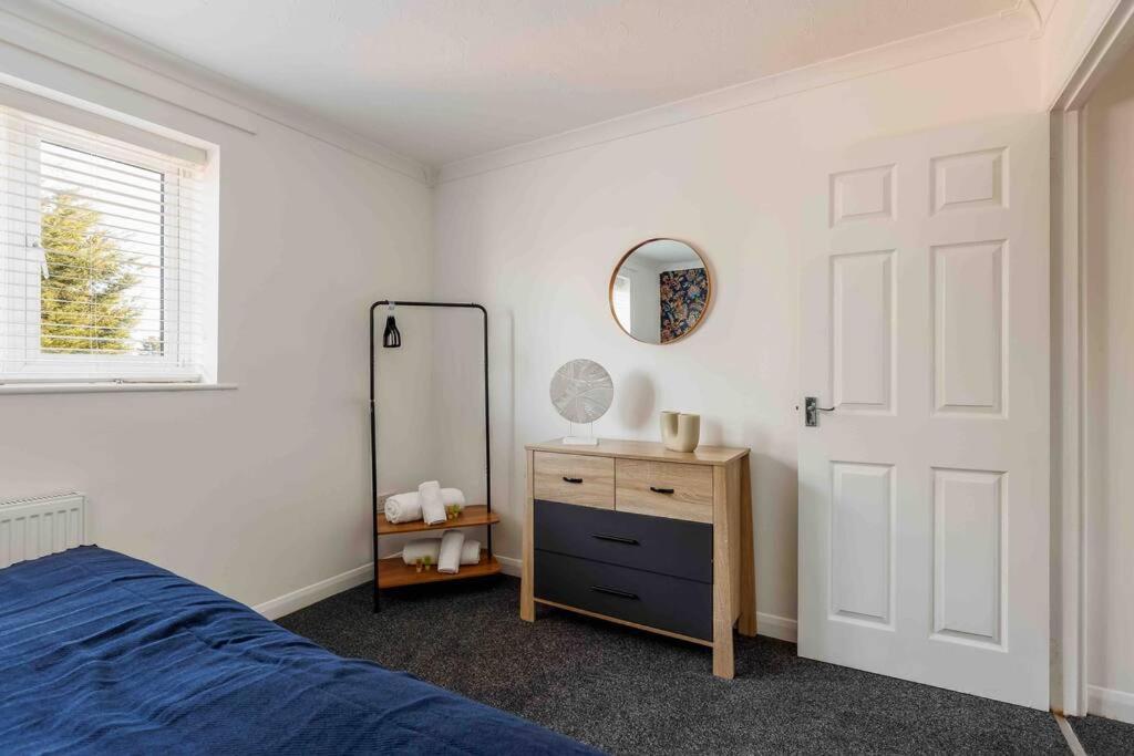 2 Bedroom House-Driveway - Bournemouth Hospital - Long Stay Discounts - Lima Apartments Ltd Ngoại thất bức ảnh
