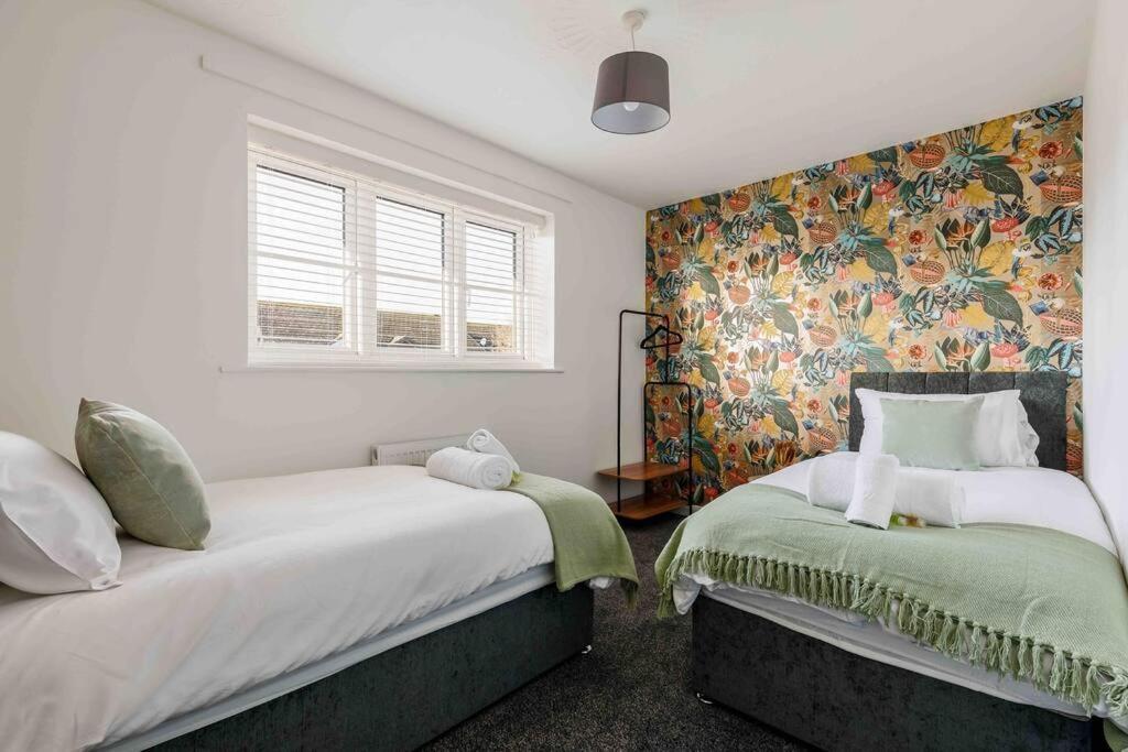 2 Bedroom House-Driveway - Bournemouth Hospital - Long Stay Discounts - Lima Apartments Ltd Ngoại thất bức ảnh