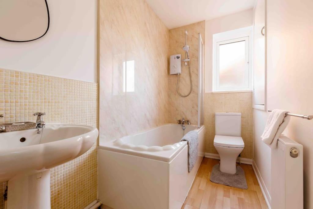 2 Bedroom House-Driveway - Bournemouth Hospital - Long Stay Discounts - Lima Apartments Ltd Ngoại thất bức ảnh