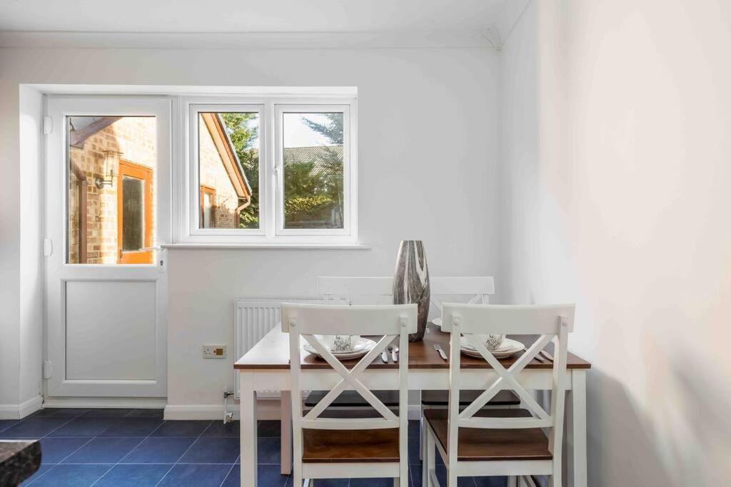 2 Bedroom House-Driveway - Bournemouth Hospital - Long Stay Discounts - Lima Apartments Ltd Ngoại thất bức ảnh
