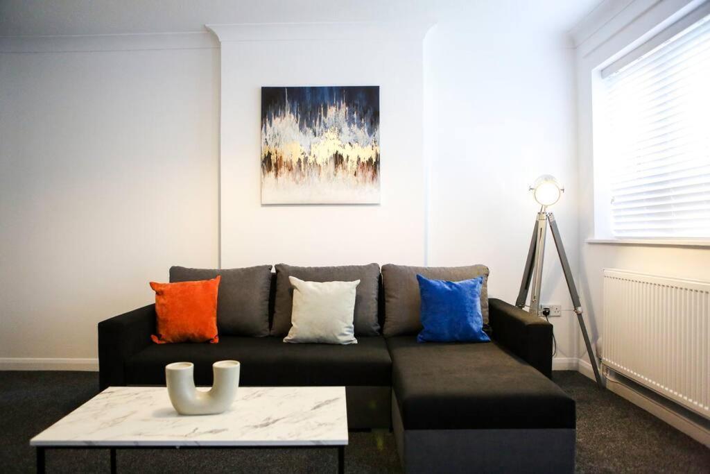 2 Bedroom House-Driveway - Bournemouth Hospital - Long Stay Discounts - Lima Apartments Ltd Ngoại thất bức ảnh